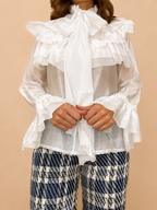 Blusa Branca com Folhos e Laço