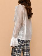 Blusa Branca com Folhos e Laço