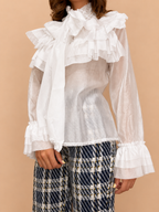Blusa Branca com Folhos e Laço