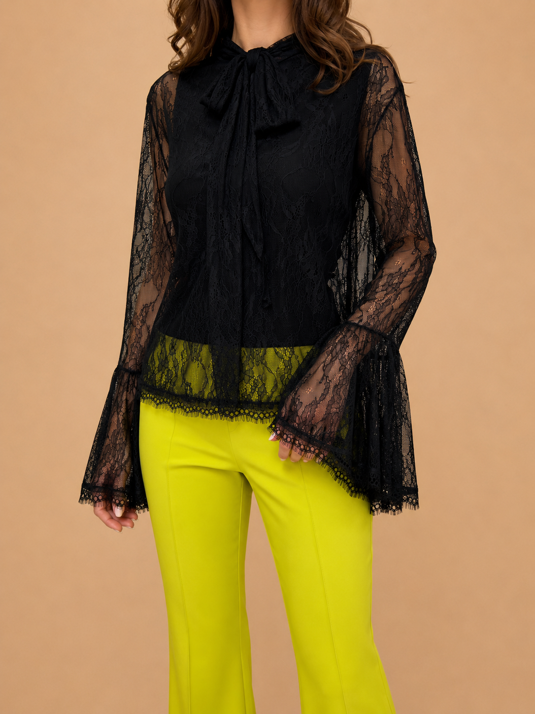 Blusa de Renda Preta com Laço - Lumina