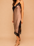 Vestido Acetinado Taupe/Cappuccino com Renda Preta