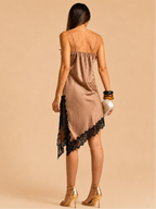 Vestido Acetinado Taupe/Cappuccino com Renda Preta
