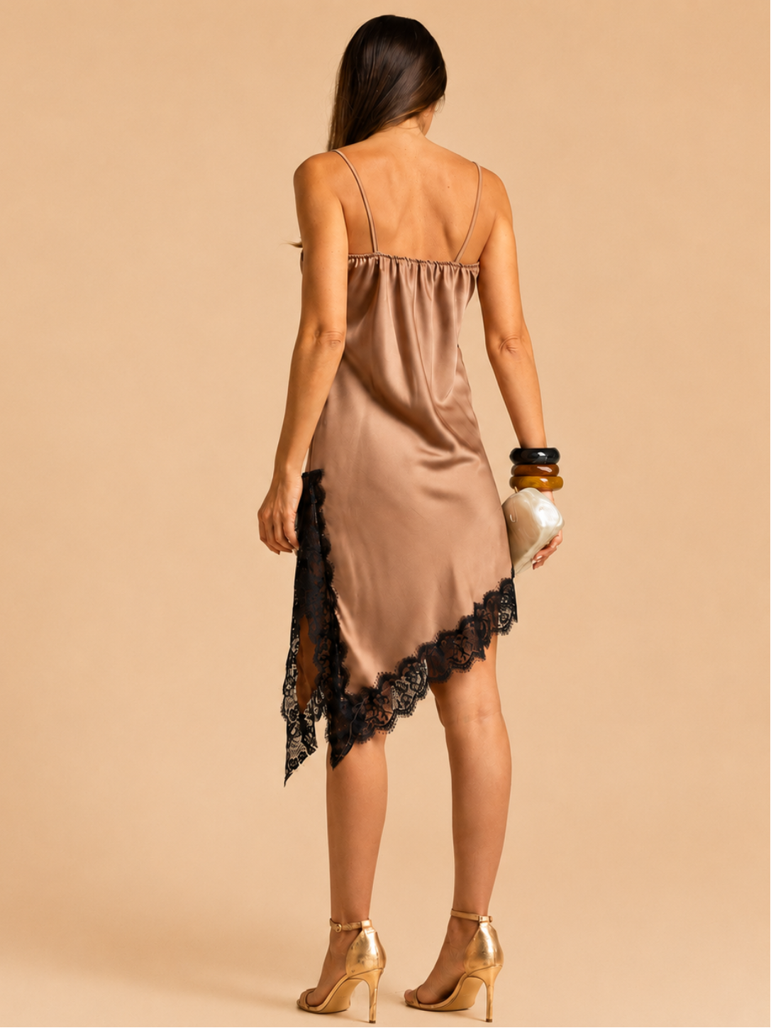 Vestido Acetinado Taupe/Cappuccino com Renda Preta