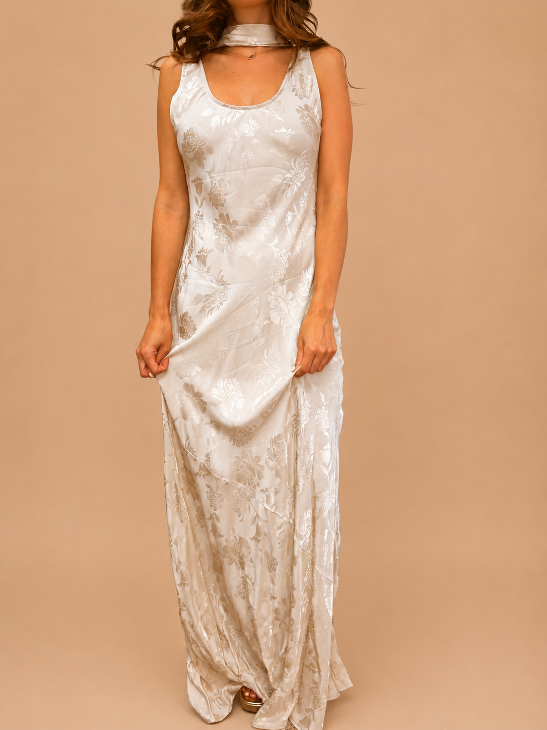 Vestido Comprido Marfim Jacquard com Cachecol - Lumina