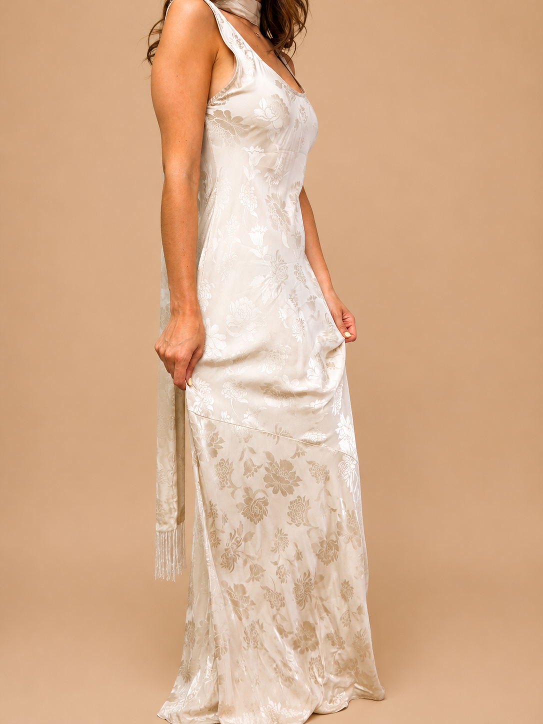 Vestido Comprido Marfim Jacquard com Cachecol - Lumina