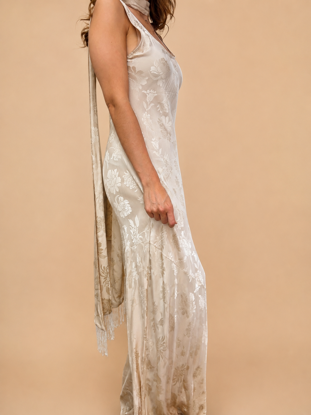 Vestido Comprido Marfim Jacquard com Cachecol - Lumina