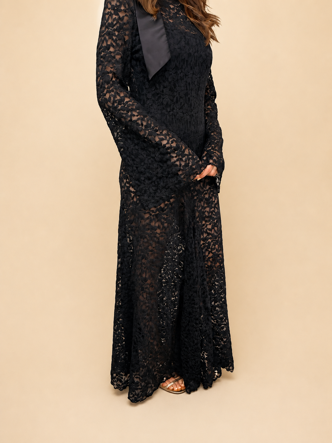 Vestido Longo de Renda Preto com Costas Abertas - Lumina
