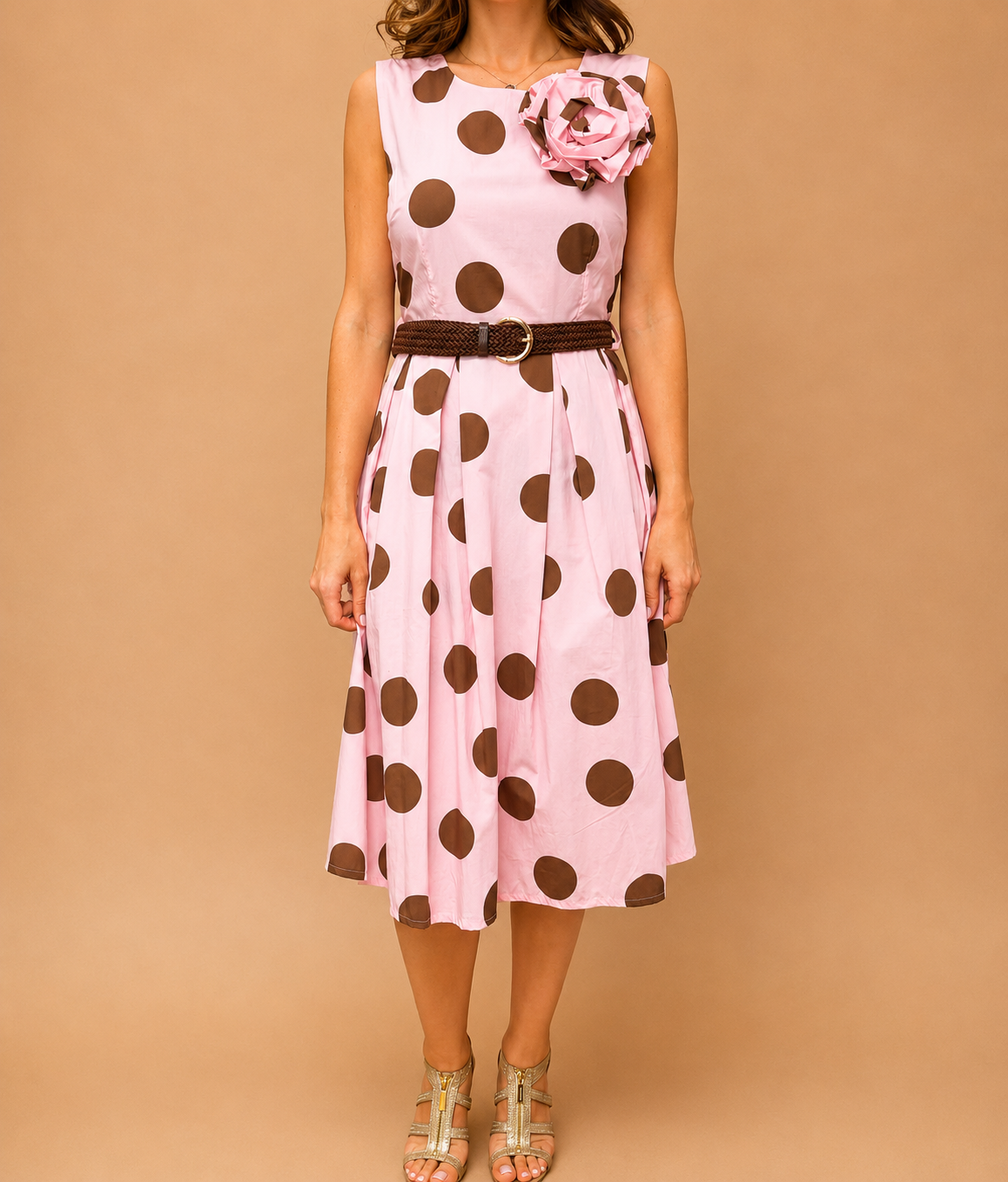 Vestido Rosa com Bolas Castanhas