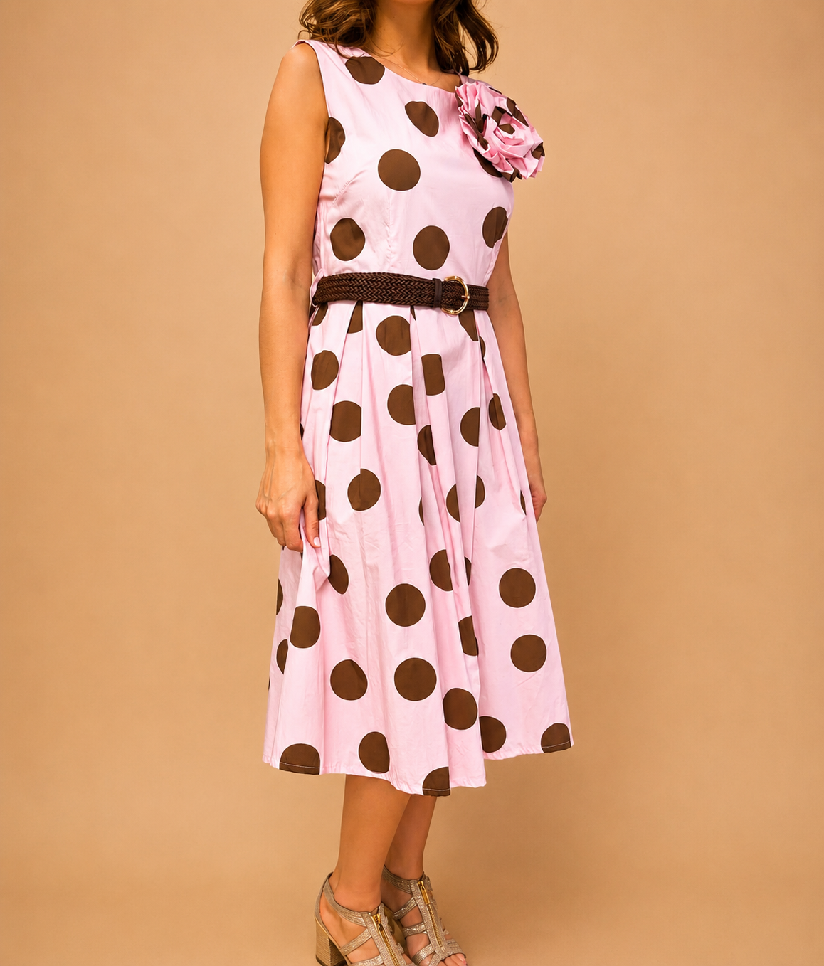 Vestido Rosa com Bolas Castanhas