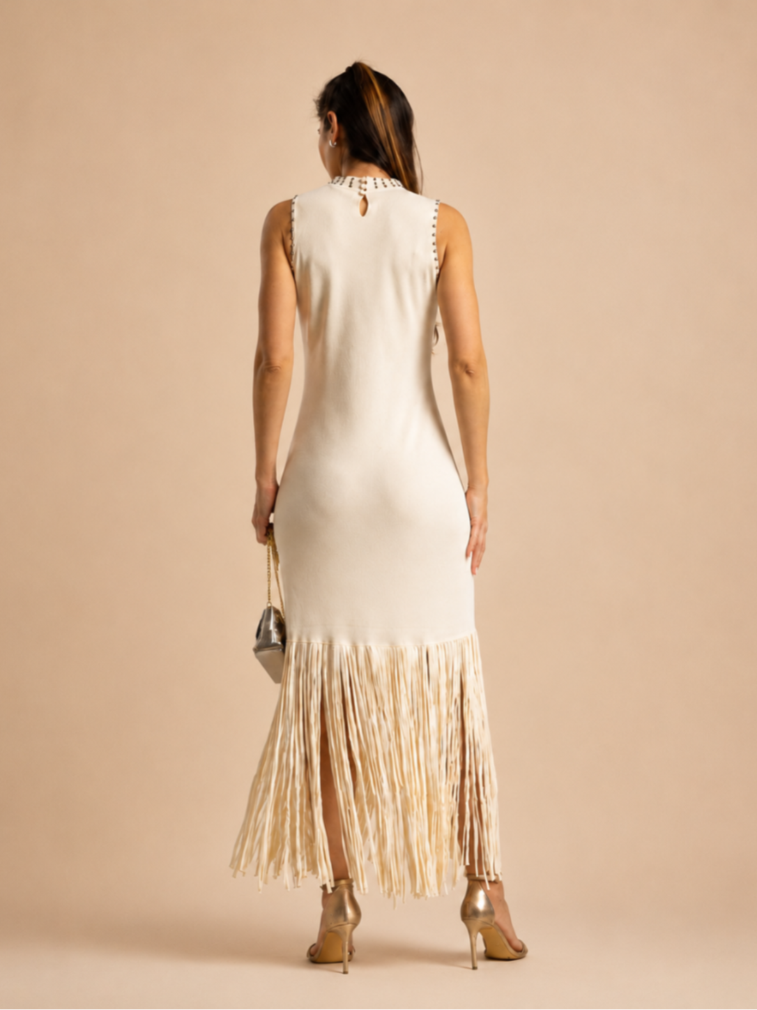 Vestido em Malha com Franjas e Aplicações Metálicas